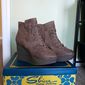 Scibba Vintage Collection: Sorano Wedge Bootie, Tan